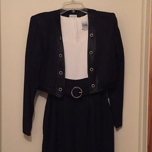 Black & white jumpsuit w/dressy jacket & belt (6)